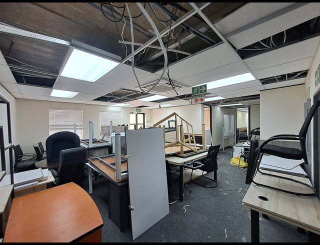 175M² OFFICE TO LET IN DUNKELD WEST